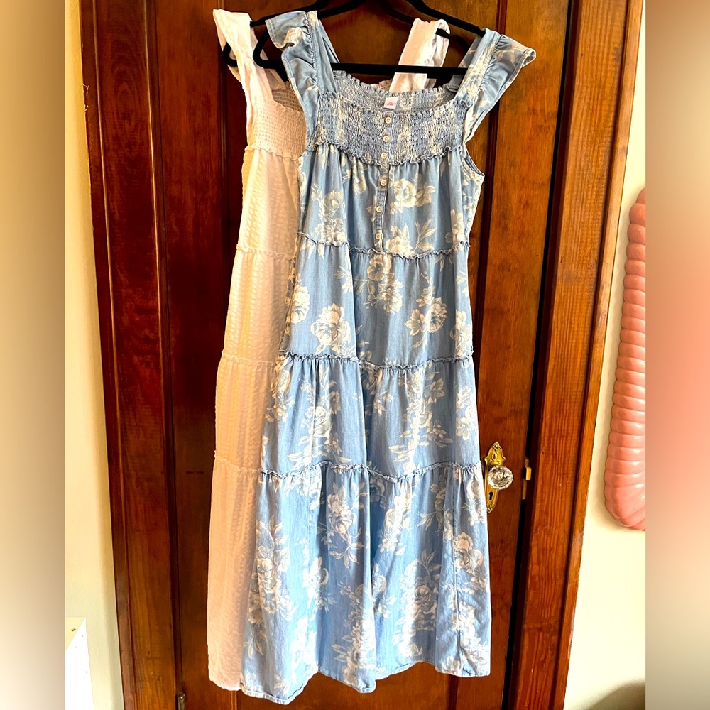 Pair of mommy and me size medium Old Navy dresses